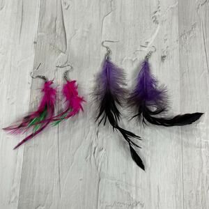 Two Pairs Dangle Feather Pink Green Purple Black Pierced Ear Earrings